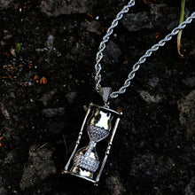Load image into Gallery viewer, Glam Gold Hourglass Pattern Necklaces