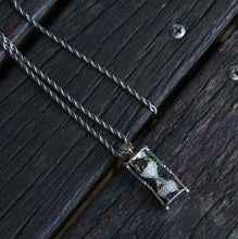 Load image into Gallery viewer, Glam Gold Hourglass Pattern Necklaces