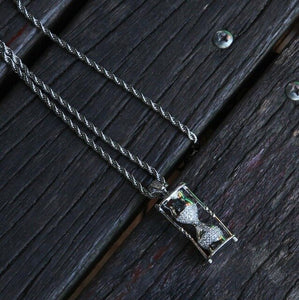 Glam Gold Hourglass Pattern Necklaces